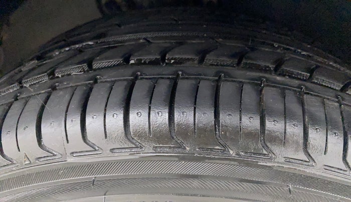 2019 Volkswagen Vento HIGHLINE PLUS 1.2 AT 16 ALLOY, Petrol, Automatic, 59,026 km, Right Front Tyre Tread