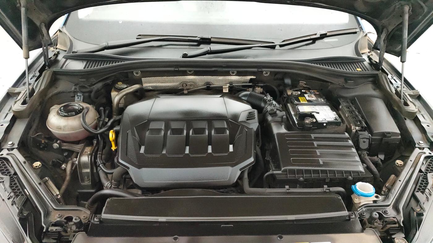 2022 Skoda Superb L&K 2.0 TSI AT, Petrol, Automatic, 61,943 km, Engine View