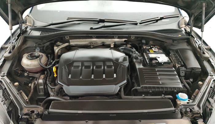 2022 Skoda Superb L&K 2.0 TSI AT, Petrol, Automatic, 61,943 km, Engine View