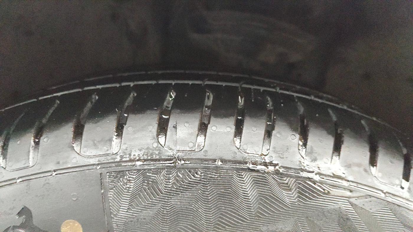 2022 Skoda Superb L&K 2.0 TSI AT, Petrol, Automatic, 61,943 km, Left Front Tyre Tread