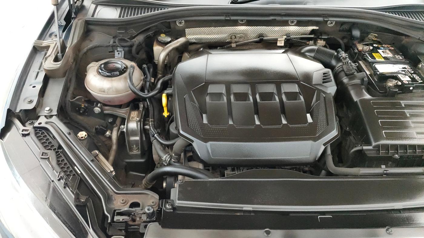 2022 Skoda Superb L&K 2.0 TSI AT, Petrol, Automatic, 61,943 km, Engine View - Right