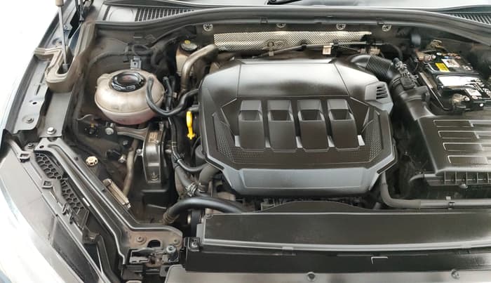 2022 Skoda Superb L&K 2.0 TSI AT, Petrol, Automatic, 61,943 km, Engine View - Right