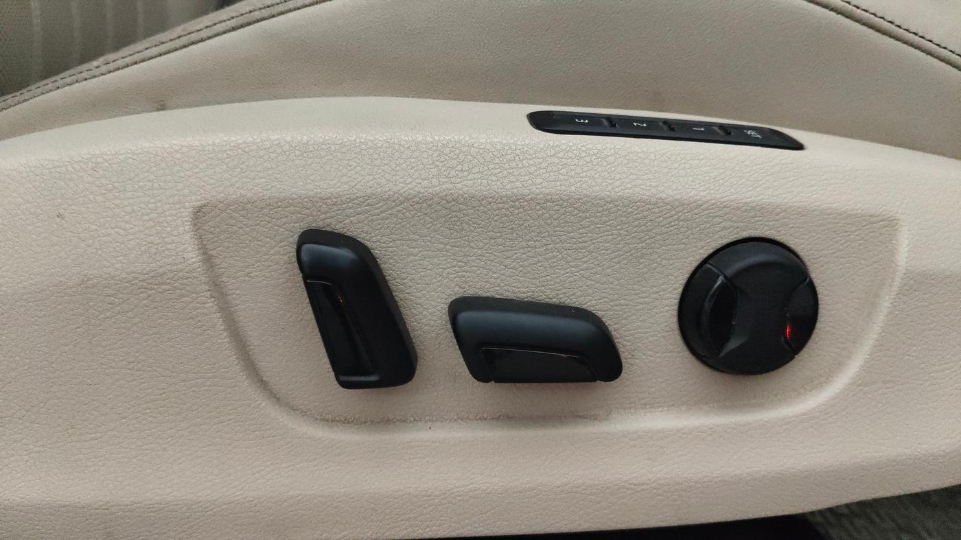 2022 Skoda Superb L&K 2.0 TSI AT, Petrol, Automatic, 61,943 km, Driver Side Adjustment Panel