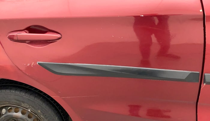 2018 Honda Amaze 1.5L I-DTEC S, Diesel, Manual, 1,17,185 km, Right rear door - Slightly dented