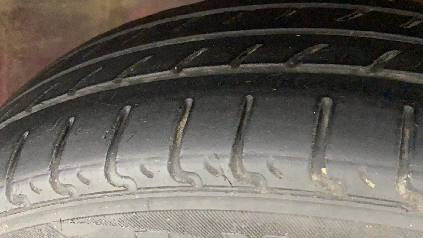 2018 Honda Amaze 1.5L I-DTEC S, Diesel, Manual, 1,17,185 km, Right Front Tyre Tread
