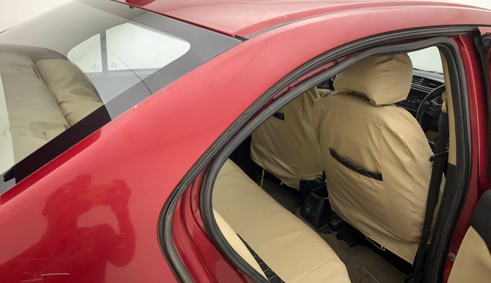 2018 Honda Amaze 1.5L I-DTEC S, Diesel, Manual, 1,17,185 km, Right C pillar - Paint is slightly faded