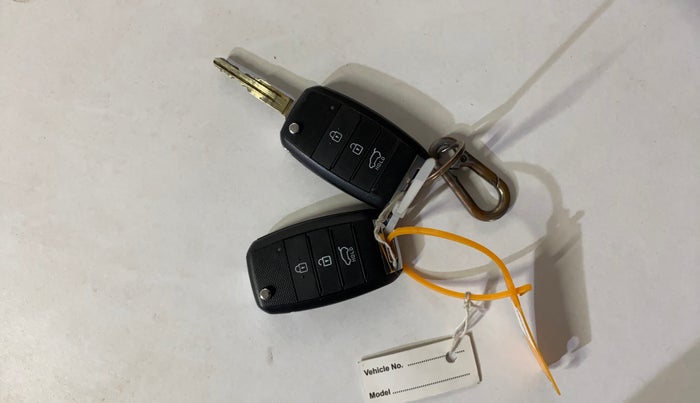 2022 KIA CARENS PRESTIGE 1.5 PETROL 7 STR, Petrol, Manual, 29,278 km, Key Close Up