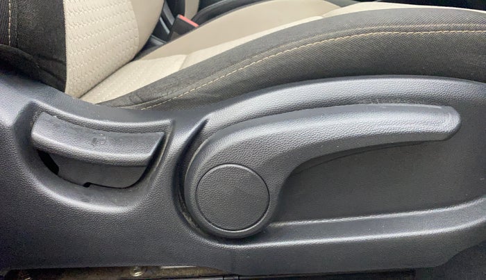2017 Hyundai Elite i20 ASTA 1.2 (O), Petrol, Manual, 43,271 km, Driver Side Adjustment Panel