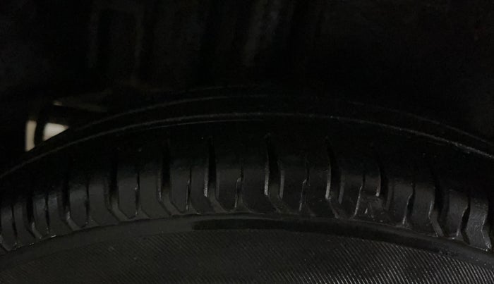 2014 Maruti Swift Dzire VXI, Petrol, Manual, 74,621 km, Right Rear Tyre Tread