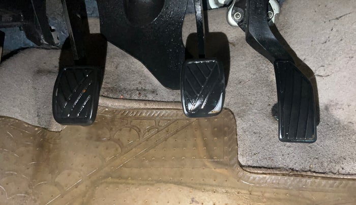 2014 Maruti Swift Dzire VXI, Petrol, Manual, 74,621 km, Pedals