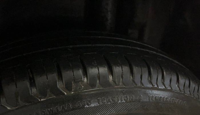 2014 Maruti Swift Dzire VXI, Petrol, Manual, 74,621 km, Left Rear Tyre Tread