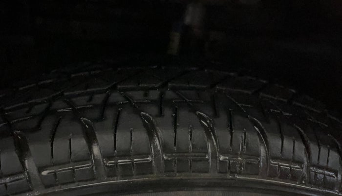 2014 Maruti Swift Dzire VXI, Petrol, Manual, 74,621 km, Left Front Tyre Tread