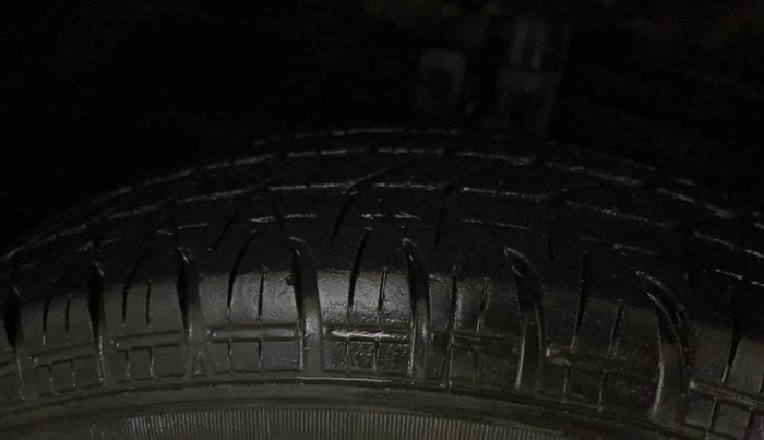 2014 Maruti Swift Dzire VXI, Petrol, Manual, 74,621 km, Right Front Tyre Tread