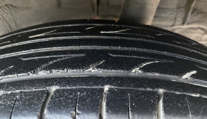 2019 Renault Kwid RXT 1.0 (O), CNG, Manual, 1,35,268 km, Left Rear Tyre Tread