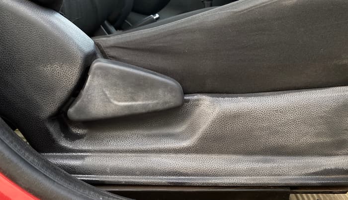 2019 Renault Kwid RXT 1.0 (O), CNG, Manual, 1,35,268 km, Driver Side Adjustment Panel