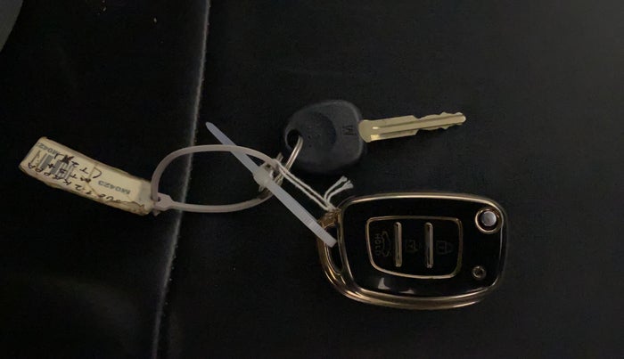 2021 Hyundai VENUE S+ 1.2, Petrol, Manual, 22,786 km, Key Close Up