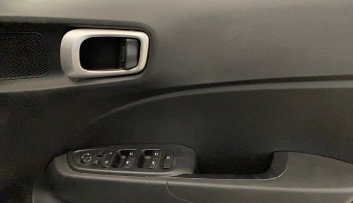 2021 Hyundai VENUE S+ 1.2, Petrol, Manual, 22,786 km, Driver Side Door Panels Control