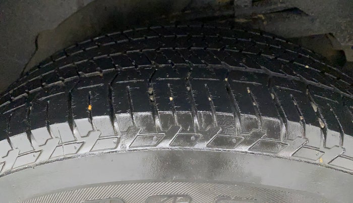2015 Mahindra XUV500 W8, Diesel, Manual, 95,340 km, Left Rear Tyre Tread