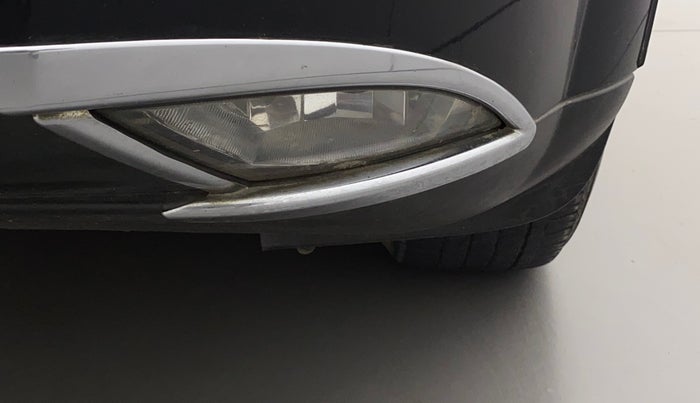 2015 Mahindra XUV500 W8, Diesel, Manual, 95,340 km, Left fog light - Not working
