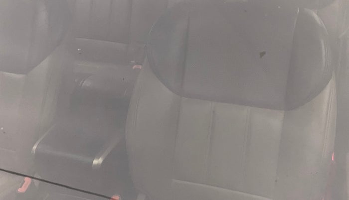 2015 Mahindra XUV500 W8, Diesel, Manual, 95,340 km, Front windshield - Minor spot on windshield