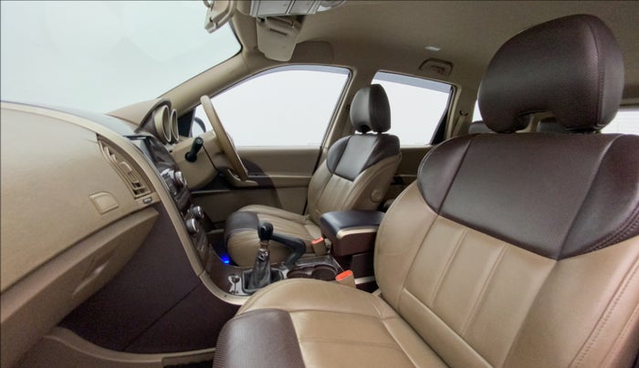 2015 Mahindra XUV500 W8, Diesel, Manual, 95,340 km, Right Side Front Door Cabin