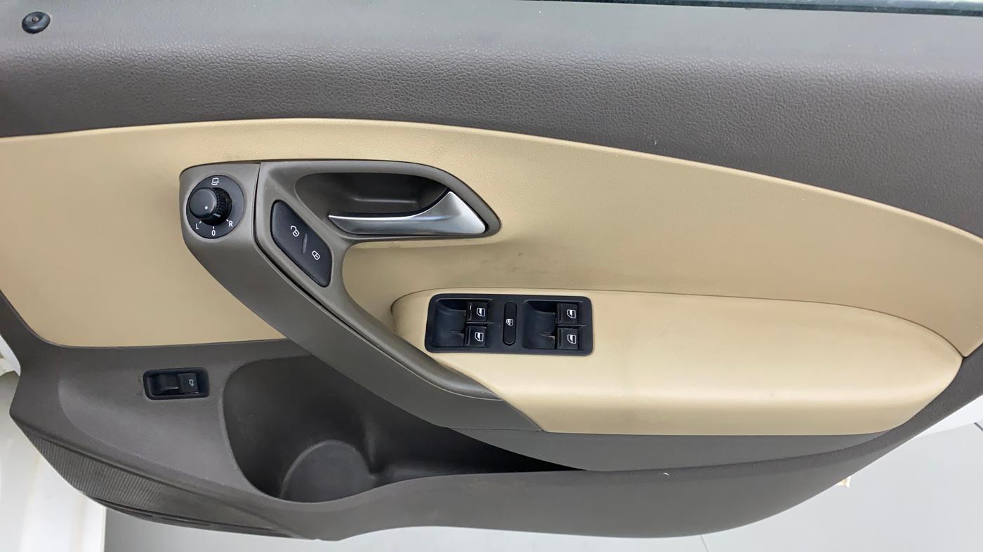 2016 Volkswagen Vento HIGHLINE 1.5 AT, Diesel, Automatic, 1,02,155 km, Driver Side Door Panels Control