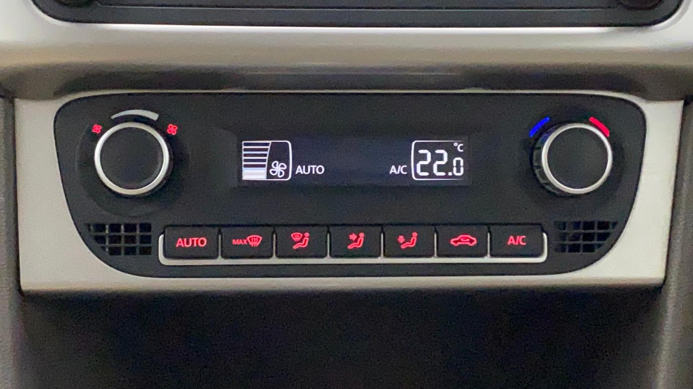 2016 Volkswagen Vento HIGHLINE 1.5 AT, Diesel, Automatic, 1,02,155 km, Automatic Climate Control
