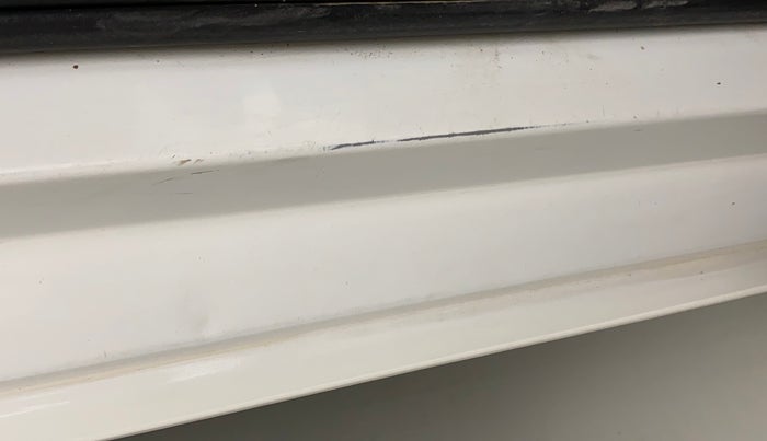 2016 Volkswagen Vento HIGHLINE 1.5 AT, Diesel, Automatic, 1,02,155 km, Right running board - Minor scratches