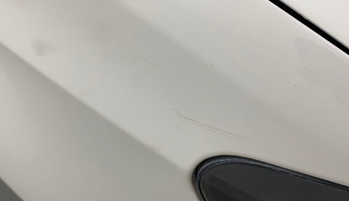 2016 Volkswagen Vento HIGHLINE 1.5 AT, Diesel, Automatic, 1,02,155 km, Right fender - Minor scratches