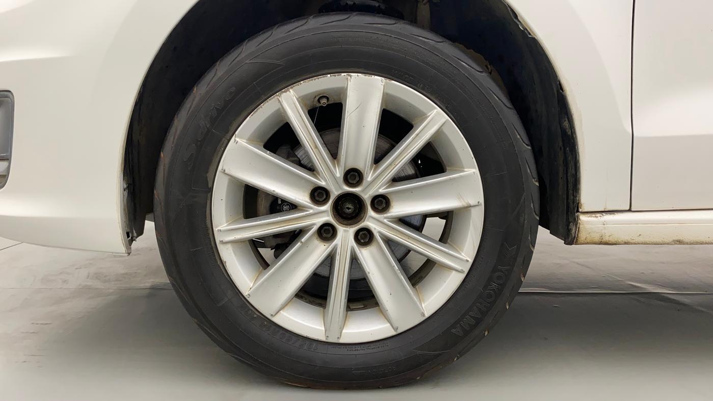 2016 Volkswagen Vento HIGHLINE 1.5 AT, Diesel, Automatic, 1,02,155 km, Left Front Wheel