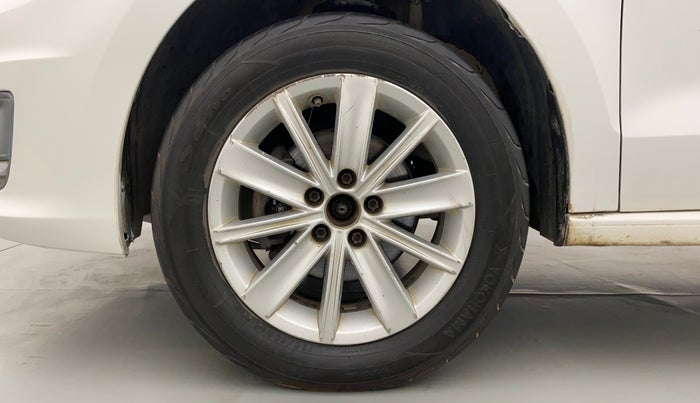 2016 Volkswagen Vento HIGHLINE 1.5 AT, Diesel, Automatic, 1,02,155 km, Left Front Wheel