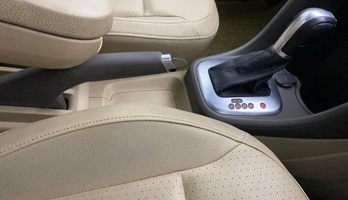 2016 Volkswagen Vento HIGHLINE 1.5 AT, Diesel, Automatic, 1,02,155 km, Gear Lever