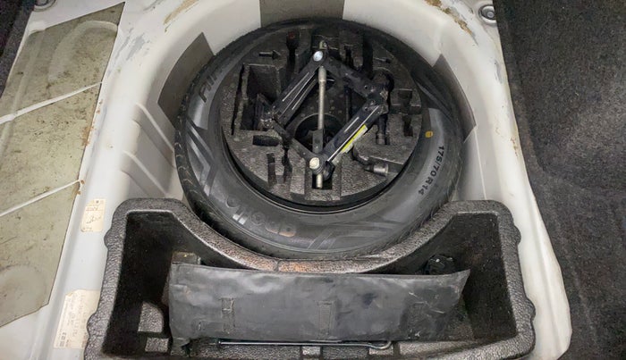 2016 Volkswagen Vento HIGHLINE 1.5 AT, Diesel, Automatic, 1,02,155 km, Spare Tyre