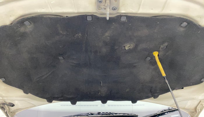2016 Volkswagen Vento HIGHLINE 1.5 AT, Diesel, Automatic, 1,02,155 km, Bonnet (hood) - Insulation cover has minor damage