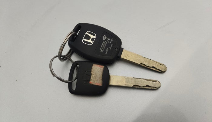 2013 Honda Amaze 1.2L I-VTEC S, Petrol, Manual, 1,22,458 km, Key Close Up