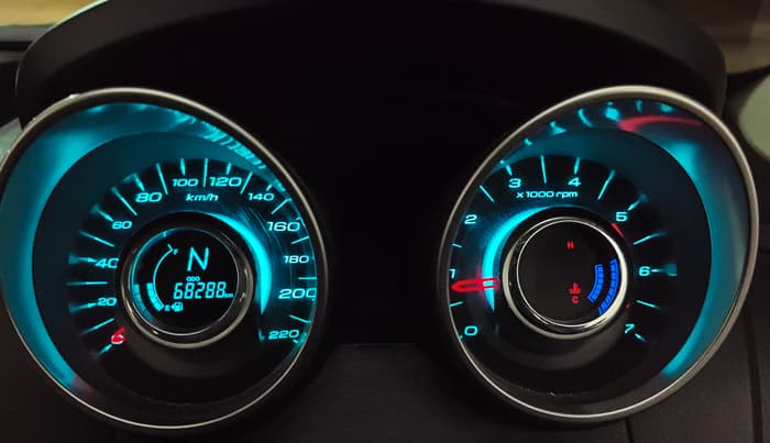 2018 Mahindra XUV500 W11, Diesel, Manual, 68,288 km, Odometer Image