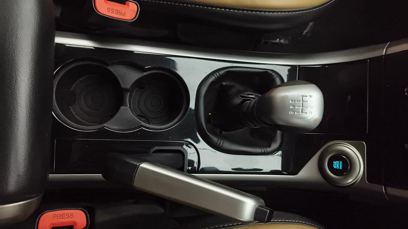 2018 Mahindra XUV500 W11, Diesel, Manual, 68,288 km, Gear Lever