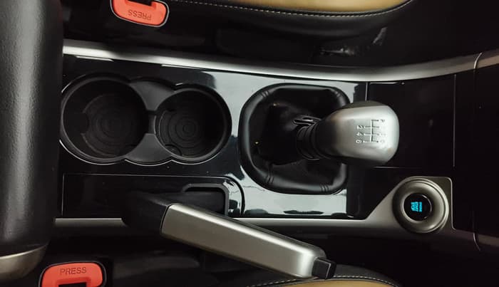 2018 Mahindra XUV500 W11, Diesel, Manual, 68,288 km, Gear Lever
