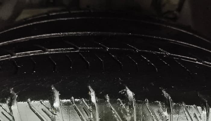 2018 Mahindra XUV500 W11, Diesel, Manual, 68,288 km, Left Front Tyre Tread