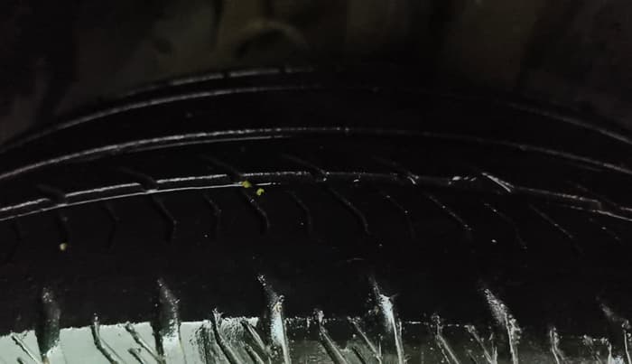 2018 Mahindra XUV500 W11, Diesel, Manual, 68,288 km, Right Front Tyre Tread