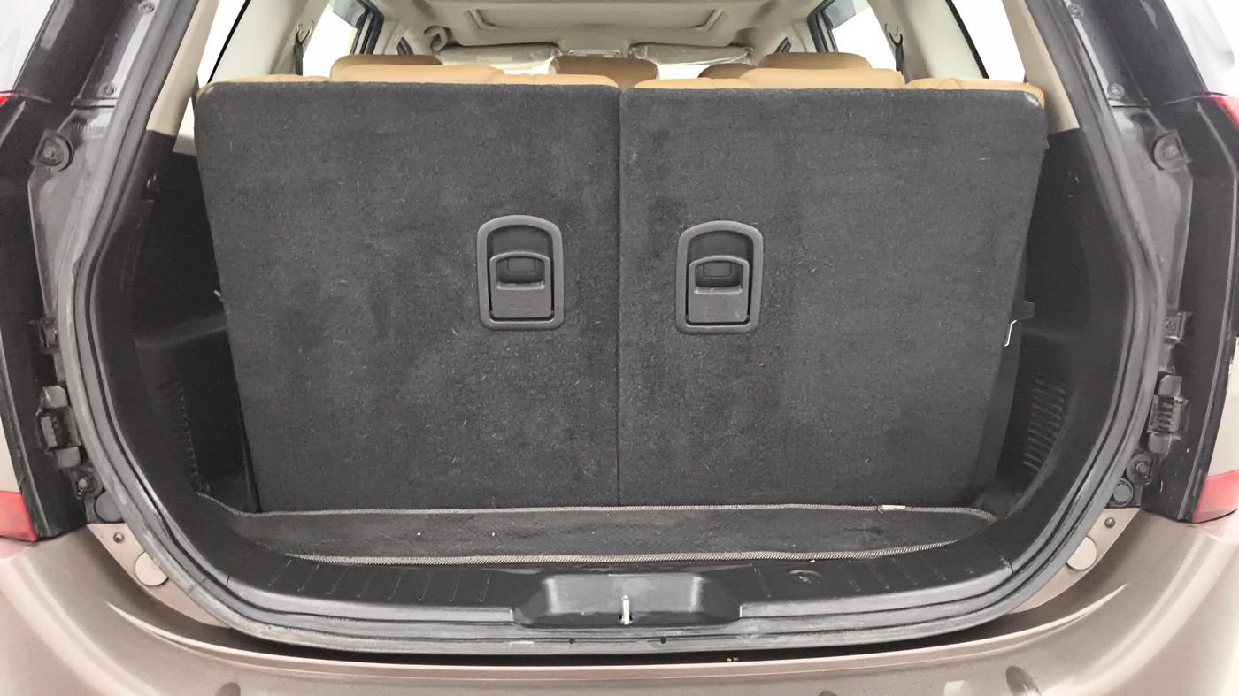 2018 Mahindra XUV500 W11, Diesel, Manual, 68,288 km, Boot Inside