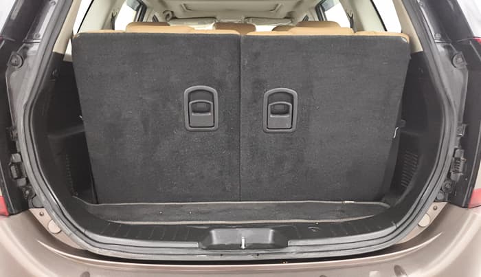 2018 Mahindra XUV500 W11, Diesel, Manual, 68,288 km, Boot Inside