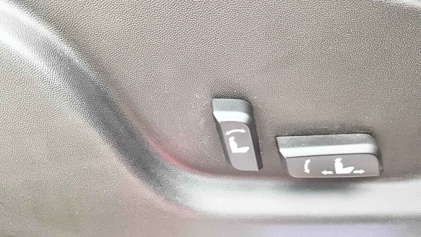 2018 Mahindra XUV500 W11, Diesel, Manual, 68,288 km, Driver Side Adjustment Panel