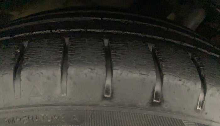 2020 Toyota Glanza V CVT, Petrol, Automatic, 57,023 km, Right Front Tyre Tread