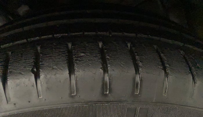 2020 Toyota Glanza V CVT, Petrol, Automatic, 57,023 km, Left Front Tyre Tread