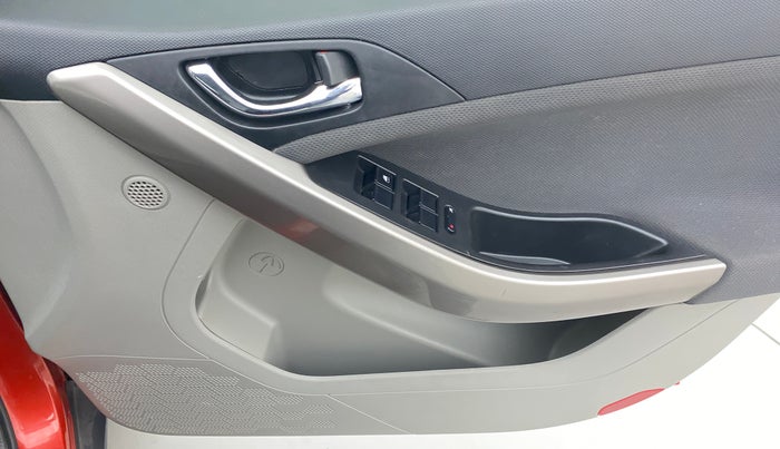 2018 Tata NEXON XZ+ 1.2 DUAL TONE, Petrol, Manual, 21,128 km, Driver Side Door Panels Control
