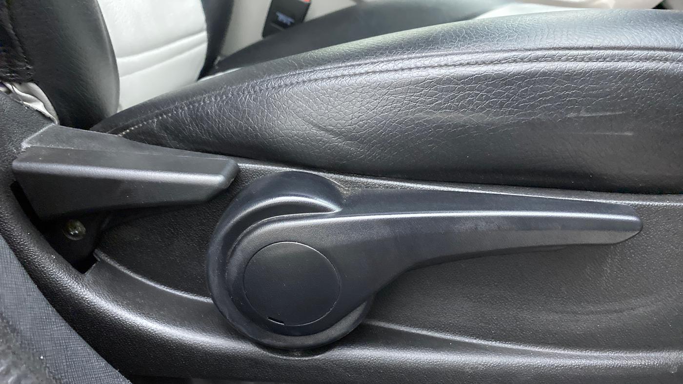 2018 Tata NEXON XZ+ 1.2 DUAL TONE, Petrol, Manual, 21,128 km, Driver Side Adjustment Panel