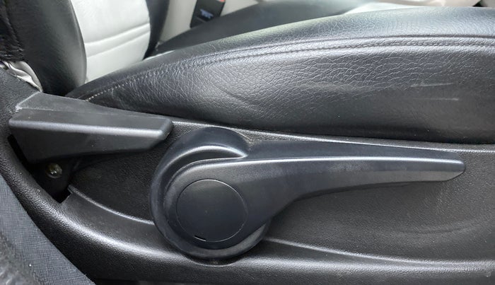 2018 Tata NEXON XZ+ 1.2 DUAL TONE, Petrol, Manual, 21,128 km, Driver Side Adjustment Panel