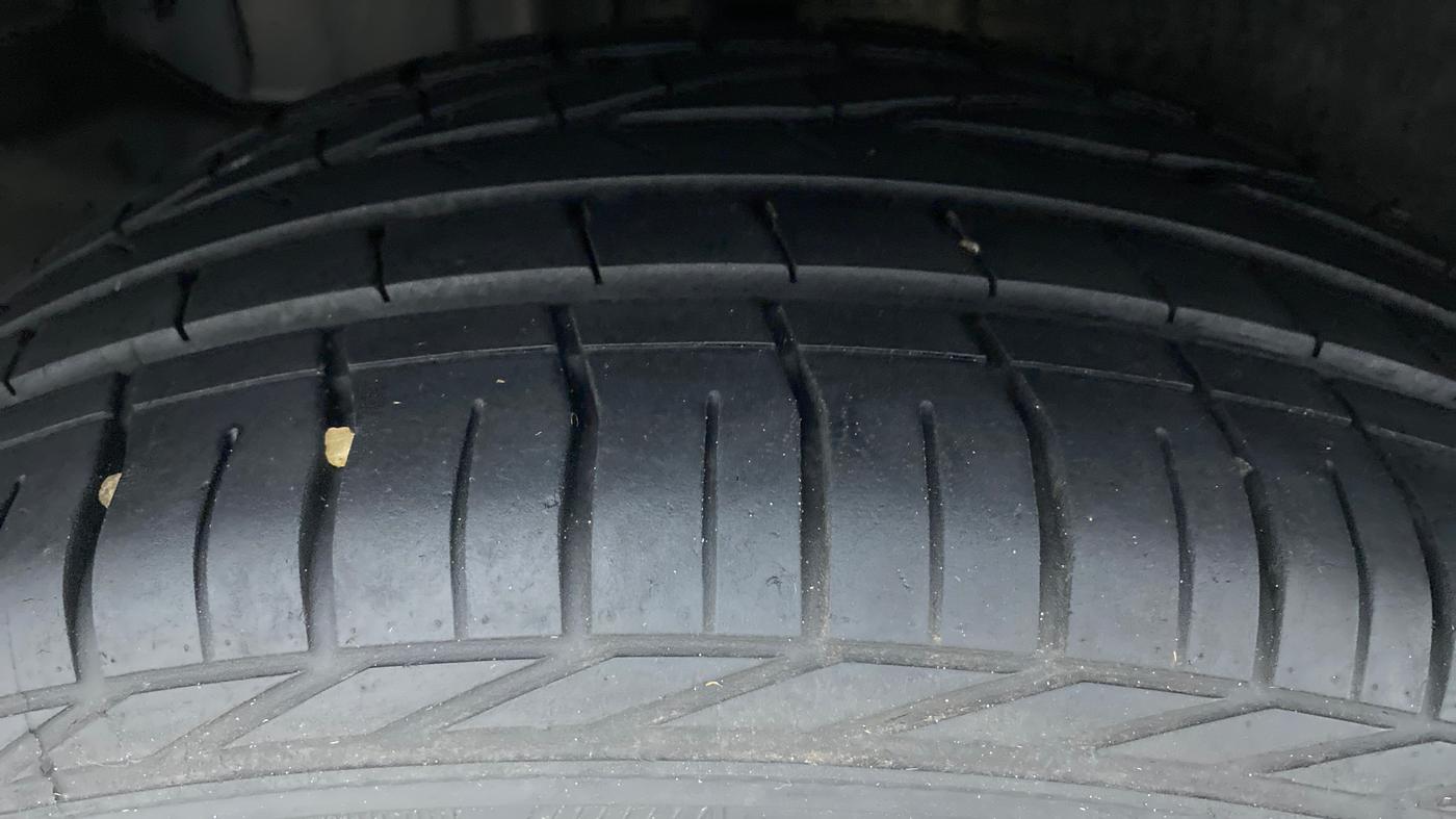 2018 Tata NEXON XZ+ 1.2 DUAL TONE, Petrol, Manual, 21,128 km, Right Rear Tyre Tread