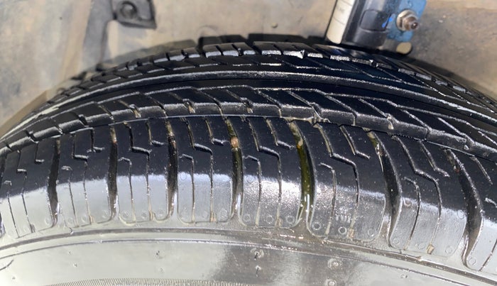 2013 Maruti Swift VXI, Petrol, Manual, 52,733 km, Left Front Tyre Tread